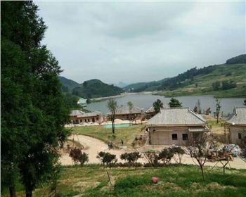 貴州六盤(pán)水國(guó)學(xué)館農(nóng)耕園采用成都仿夯土涂料 貴州六盤(pán)水國(guó)學(xué)館農(nóng)耕園采用成都仿夯土涂料